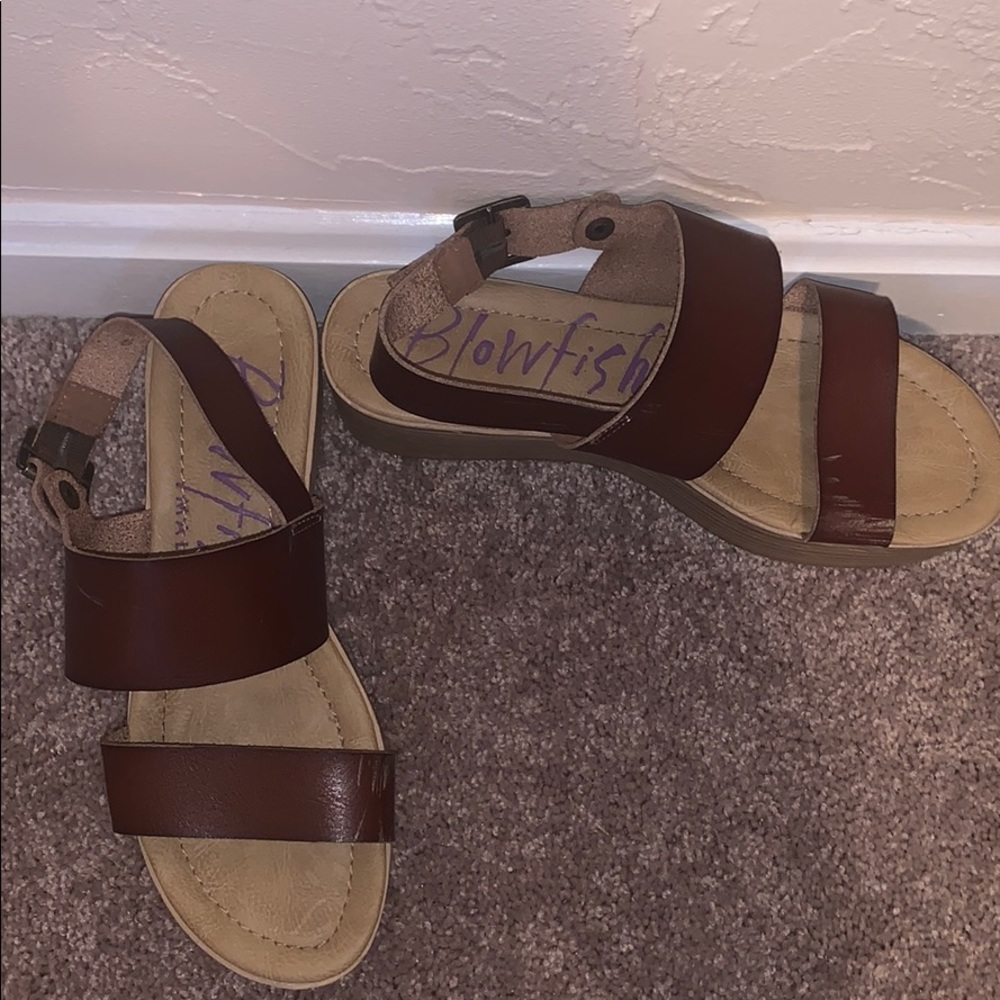 Sandals - Picture 2 of 3